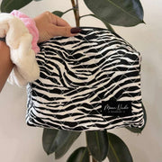 moon-nude-noir-large-makeup-bag---blackwhite-35920914